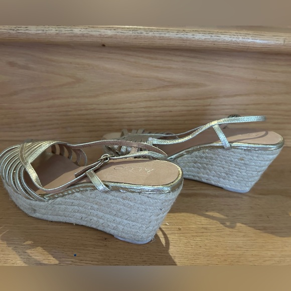 Aldo Gold Wedge sandals in Size 39 or 8 - Picture 4 of 5